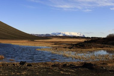 İzlanda 'nın Myvatn Gölü' nde yer alan Hverfjall volkanının görüş açısı.