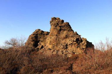 Dimmuborgir, İzlanda 'da Myvatn' ın doğusunda olağandışı şekilli lav tarlalarının oluşturduğu geniş bir alan.. 