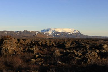 Dimmuborgir, İzlanda 'da Myvatn' ın doğusunda olağandışı şekilli lav tarlalarının oluşturduğu geniş bir alan.. 