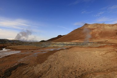  Namafjall, İzlanda 'nın kuzey kesiminde, Myvatn' ın doğusunda ve Krafla kalderasının güneybatısında yer alan küçük bir dağdır.