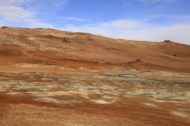  Namafjall, İzlanda 'nın kuzey kesiminde, Myvatn' ın doğusunda ve Krafla kalderasının güneybatısında yer alan küçük bir dağdır.