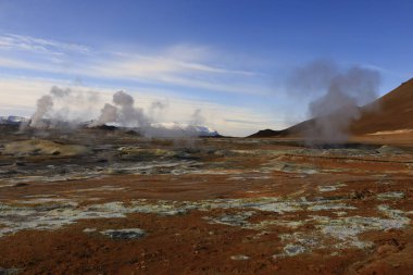  Namafjall, İzlanda 'nın kuzey kesiminde, Myvatn' ın doğusunda ve Krafla kalderasının güneybatısında yer alan küçük bir dağdır.