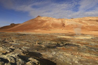  Namafjall, İzlanda 'nın kuzey kesiminde, Myvatn' ın doğusunda ve Krafla kalderasının güneybatısında yer alan küçük bir dağdır.