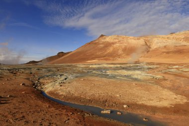  Namafjall, İzlanda 'nın kuzey kesiminde, Myvatn' ın doğusunda ve Krafla kalderasının güneybatısında yer alan küçük bir dağdır.