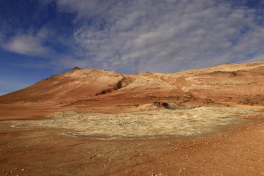  Namafjall, İzlanda 'nın kuzey kesiminde, Myvatn' ın doğusunda ve Krafla kalderasının güneybatısında yer alan küçük bir dağdır.