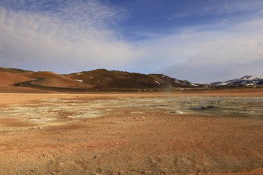  Namafjall, İzlanda 'nın kuzey kesiminde, Myvatn' ın doğusunda ve Krafla kalderasının güneybatısında yer alan küçük bir dağdır.
