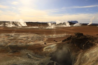  Namafjall, İzlanda 'nın kuzey kesiminde, Myvatn' ın doğusunda ve Krafla kalderasının güneybatısında yer alan küçük bir dağdır.
