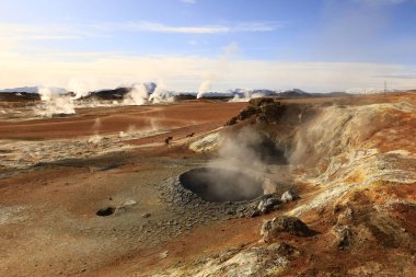  Namafjall, İzlanda 'nın kuzey kesiminde, Myvatn' ın doğusunda ve Krafla kalderasının güneybatısında yer alan küçük bir dağdır.
