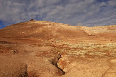  Namafjall, İzlanda 'nın kuzey kesiminde, Myvatn' ın doğusunda ve Krafla kalderasının güneybatısında yer alan küçük bir dağdır.
