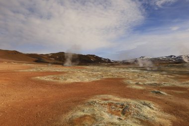  Namafjall, İzlanda 'nın kuzey kesiminde, Myvatn' ın doğusunda ve Krafla kalderasının güneybatısında yer alan küçük bir dağdır.