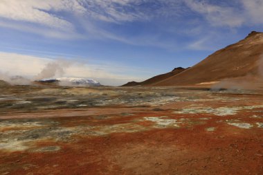  Namafjall, İzlanda 'nın kuzey kesiminde, Myvatn' ın doğusunda ve Krafla kalderasının güneybatısında yer alan küçük bir dağdır.