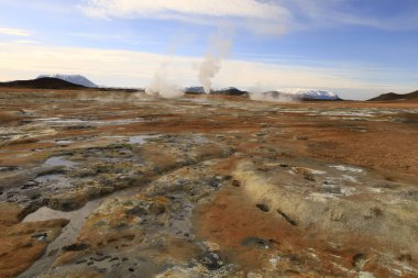  Namafjall, İzlanda 'nın kuzey kesiminde, Myvatn' ın doğusunda ve Krafla kalderasının güneybatısında yer alan küçük bir dağdır.