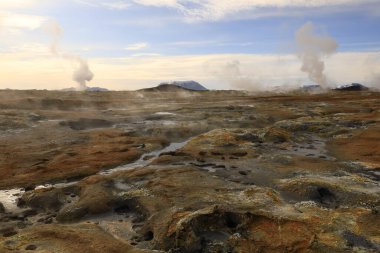  Namafjall, İzlanda 'nın kuzey kesiminde, Myvatn' ın doğusunda ve Krafla kalderasının güneybatısında yer alan küçük bir dağdır.