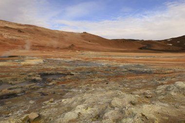  Namafjall, İzlanda 'nın kuzey kesiminde, Myvatn' ın doğusunda ve Krafla kalderasının güneybatısında yer alan küçük bir dağdır.