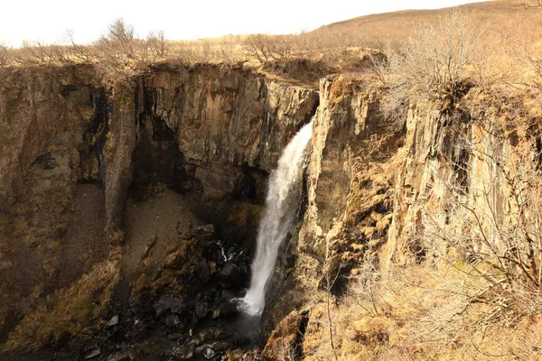 Vatnajokull Ulusal Parkı, İzlanda 'da bulunan ve Avrupa' nın 14,141 km2, bir başka deyişle ülkenin% 13 'ünü kapsayan bir ulusal parktır.