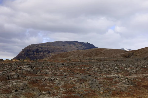  Vatnajkull Ulusal Parkı, İzlanda 'da bir ulusal parktır ve Avrupa' nın 14.141 km2, bir başka deyişle ülkenin% 13 'ünü kapsayan ikinci büyük parkıdır.