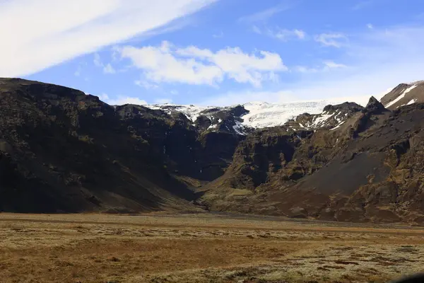 Vatnajkull Ulusal Parkı, İzlanda 'da bulunan ve Avrupa' nın 14,141 km2, bir başka deyişle ülkenin% 13 'ünü kapsayan bir ulusal parktır.