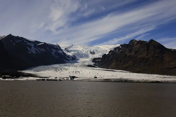 Fjallsarlon İzlanda 'nın Vatnajokull buzulunun güneyinde yer alan bir proglasyon gölüdür.