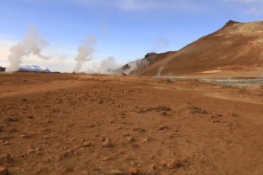  Namafjall, İzlanda 'nın kuzey kesiminde, Myvatn' ın doğusunda ve Krafla kalderasının güneybatısında yer alan küçük bir dağdır.