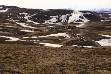 İzlanda 'nın Krafla Volkanik Sistemi' nde Myvatn Gölü 'nün kuzeydoğusunda yer alan aktif bir volkan olan Leirhnjukur' dan bakış açısı 