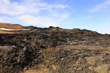 İzlanda 'nın Krafla Volkanik Sistemi' nde Myvatn Gölü 'nün kuzeydoğusunda yer alan aktif bir volkan olan Leirhnjukur' dan bakış açısı 