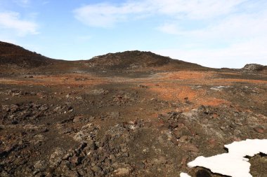İzlanda 'nın Krafla Volkanik Sistemi' nde Myvatn Gölü 'nün kuzeydoğusunda yer alan aktif bir volkan olan Leirhnjukur' dan bakış açısı 