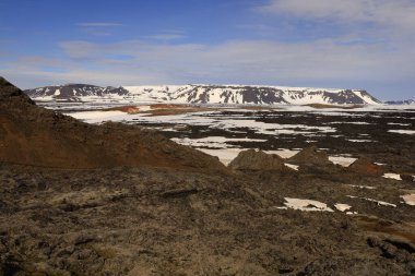 İzlanda 'nın Krafla Volkanik Sistemi' nde Myvatn Gölü 'nün kuzeydoğusunda yer alan aktif bir volkan olan Leirhnjukur' dan bakış açısı 