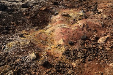 İzlanda 'nın Krafla Volkanik Sistemi' nde Myvatn Gölü 'nün kuzeydoğusunda yer alan aktif bir volkan olan Leirhnjukur' dan bakış açısı 