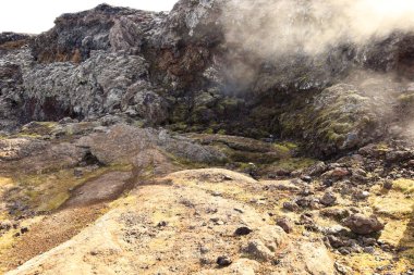 İzlanda 'nın Krafla Volkanik Sistemi' nde Myvatn Gölü 'nün kuzeydoğusunda yer alan aktif bir volkan olan Leirhnjukur' dan bakış açısı 