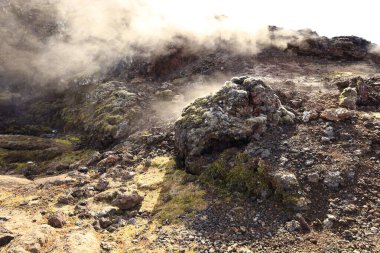 İzlanda 'nın Krafla Volkanik Sistemi' nde Myvatn Gölü 'nün kuzeydoğusunda yer alan aktif bir volkan olan Leirhnjukur' dan bakış açısı 