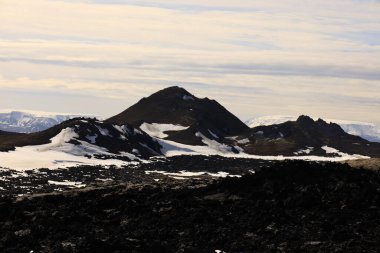 İzlanda 'nın Krafla Volkanik Sistemi' nde Myvatn Gölü 'nün kuzeydoğusunda yer alan aktif bir volkan olan Leirhnjukur' dan bakış açısı 