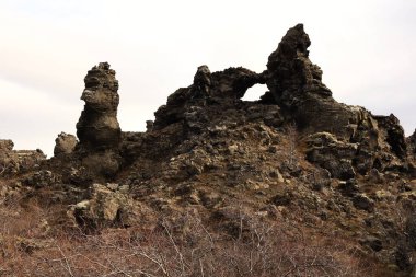 Dimmuborgir, İzlanda 'da Myvatn' ın doğusunda olağandışı şekilli lav tarlalarının oluşturduğu geniş bir alan..