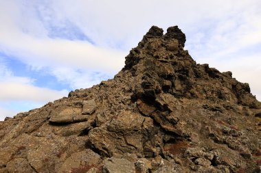 Dimmuborgir, İzlanda 'da Myvatn' ın doğusunda olağandışı şekilli lav tarlalarının oluşturduğu geniş bir alan..