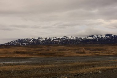 İzlanda 'nın Norurland eystrasındaki bir dağa bak.