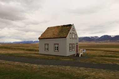  Yol boyunca 75 numaralı Glaumbaer Çiftliği var. Kuzey İzlanda 'daki Skagafjrur Halk Müzesi' ne dönüştürülmüş.
