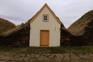  Yol boyunca 75 numaralı Glaumbaer Çiftliği var. Kuzey İzlanda 'daki Skagafjrur Halk Müzesi' ne dönüştürülmüş.