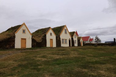  Yol boyunca 75 numaralı Glaumbaer Çiftliği var. Kuzey İzlanda 'daki Skagafjrur Halk Müzesi' ne dönüştürülmüş.