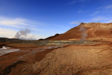  Namafjall, İzlanda 'nın kuzey kesiminde, Myvatn' ın doğusunda ve Krafla kalderasının güneybatısında yer alan küçük bir dağdır.