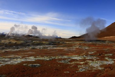  Namafjall, İzlanda 'nın kuzey kesiminde, Myvatn' ın doğusunda ve Krafla kalderasının güneybatısında yer alan küçük bir dağdır.