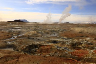  Namafjall, İzlanda 'nın kuzey kesiminde, Myvatn' ın doğusunda ve Krafla kalderasının güneybatısında yer alan küçük bir dağdır.