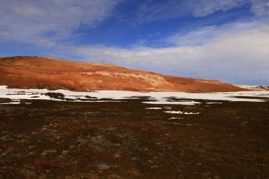  Namafjall, İzlanda 'nın kuzey kesiminde, Myvatn' ın doğusunda ve Krafla kalderasının güneybatısında yer alan küçük bir dağdır.