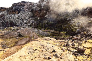 İzlanda 'nın Krafla Volkanik Sistemi' nde Myvatn Gölü 'nün kuzeydoğusunda yer alan aktif bir volkan olan Leirhnjukur' dan bakış açısı 
