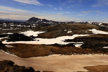 İzlanda 'nın Krafla Volkanik Sistemi' nde Myvatn Gölü 'nün kuzeydoğusunda yer alan aktif bir volkan olan Leirhnjukur' dan bakış açısı 