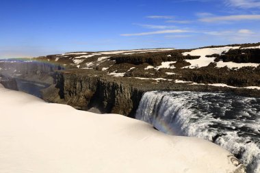 Dettifoss, İzlanda 'nın Fjollum kentindeki Jokulsa Nehri' nde bulunan 44 metre yüksekliğindeki bir şelaledir.