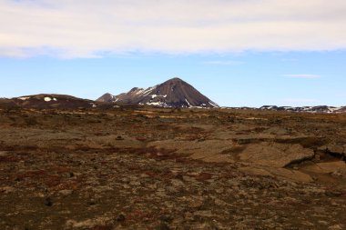Dimmuborgir, İzlanda 'da Myvatn' ın doğusunda olağandışı şekilli lav tarlalarının oluşturduğu geniş bir alan..