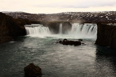 Godafoss İzlanda 'daki en ünlü şelalelerden biridir. Myvatn bölgesinde, Skjalfandafljot nehrinde yer almaktadır ve 12 metre yüksekliğindedir.