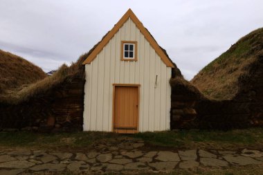  Yol boyunca 75 numaralı Glaumbaer Çiftliği var. Kuzey İzlanda 'daki Skagafjrur Halk Müzesi' ne dönüştürülmüş.