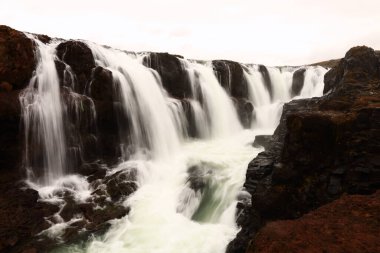 Kolugljufur, İzlanda 'nın kuzeyinde yer alan ve vadiden aşağı akan Kolufossar şelaleleriyle bilinen çok güzel bir kanyondur..