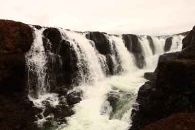Kolugljufur, İzlanda 'nın kuzeyinde yer alan ve vadiden aşağı akan Kolufossar şelaleleriyle bilinen çok güzel bir kanyondur..