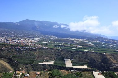 Kanarya Adaları 'ndaki La Palma adasında aktif bir volkanik sırt olan Cumbre Vieja' nın patlaması sonucu oluşan degat görüntüsü